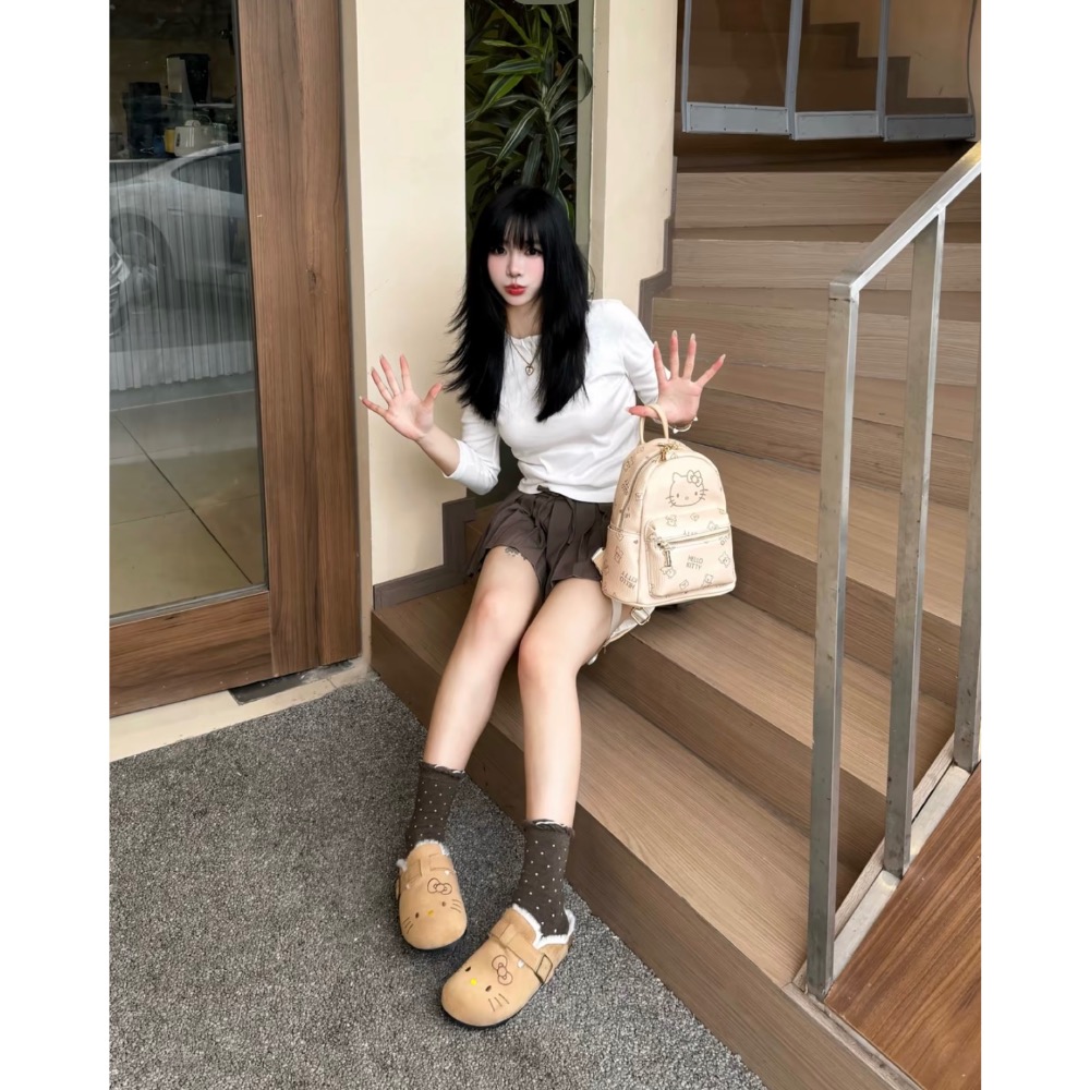 【BKS】Sanrio三麗鷗 x Hello Kitty 凱蒂貓 軟木 毛絨 包頭拖鞋/冬季限定/國外代購-細節圖4