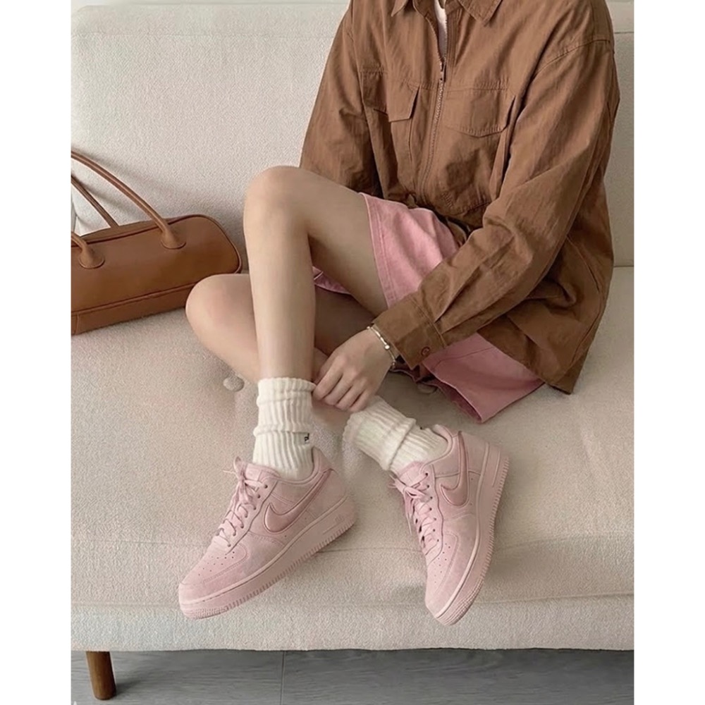 【BKS】NIKE AIR FORCE 1 櫻花粉 絲絨麂皮鞋面/果凍勾勾/女款/國外代購/HV4406-601-細節圖2