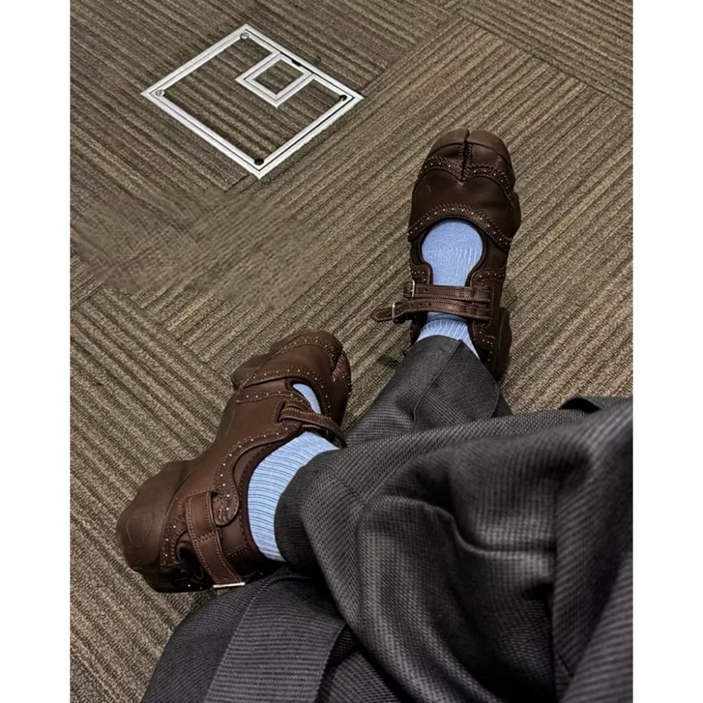 【BKS】NIKE AIR RIFT 棕色 復古芭蕾 瑪莉珍 忍者鞋/分趾鞋/皮革：國外代購/IM7396-281-細節圖2