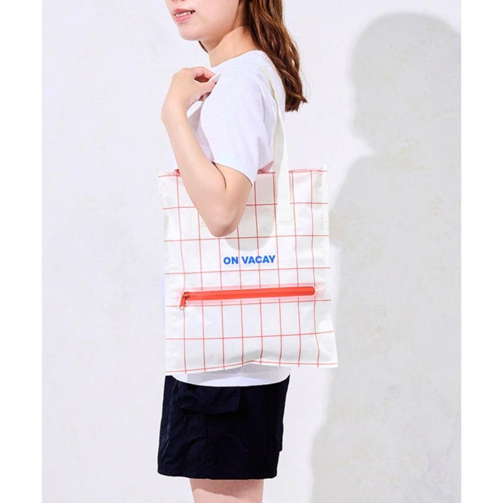 現貨在台24hr出貨🇯🇵3coins 防水衣物袋 夏日戲水必備 泳衣袋 戲水袋 衣物拉鍊袋 防水袋 防水收納袋-細節圖2