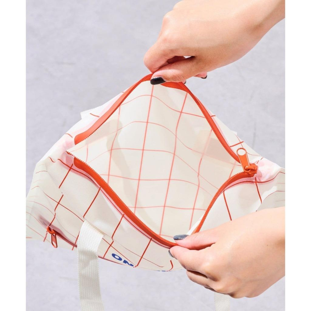 現貨在台24hr出貨🇯🇵3coins 防水衣物袋 夏日戲水必備 泳衣袋 戲水袋 衣物拉鍊袋 防水袋 防水收納袋-細節圖4