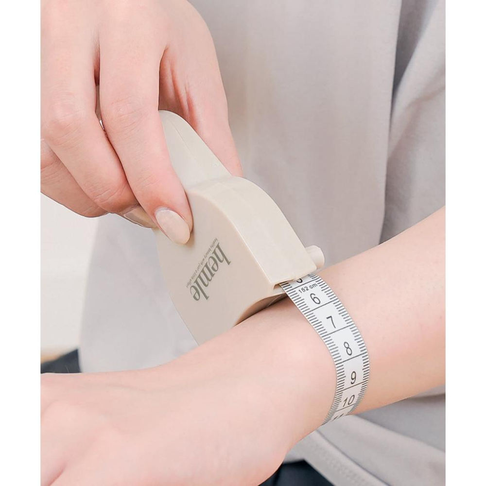 現貨在台24hr出貨🇯🇵3coins 單手測量捲尺 測量捲尺 捲尺 量尺 皮尺 三圍測量尺 布捲尺 雙面捲尺 布尺 捲尺-細節圖2