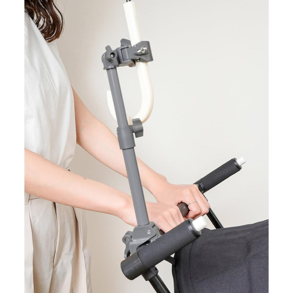 現貨在台24hr出貨🇯🇵3coins 嬰兒車傘架 傘夾 雨傘架 雨傘夾 陽傘架 推車配件 嬰兒車配件 育兒用品-細節圖2