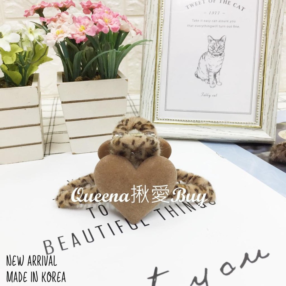 💓Queena揪愛BUY💓韓系飾品~~豹紋愛心鯊魚夾 髮飾 髮夾 韓國製~2色-細節圖3