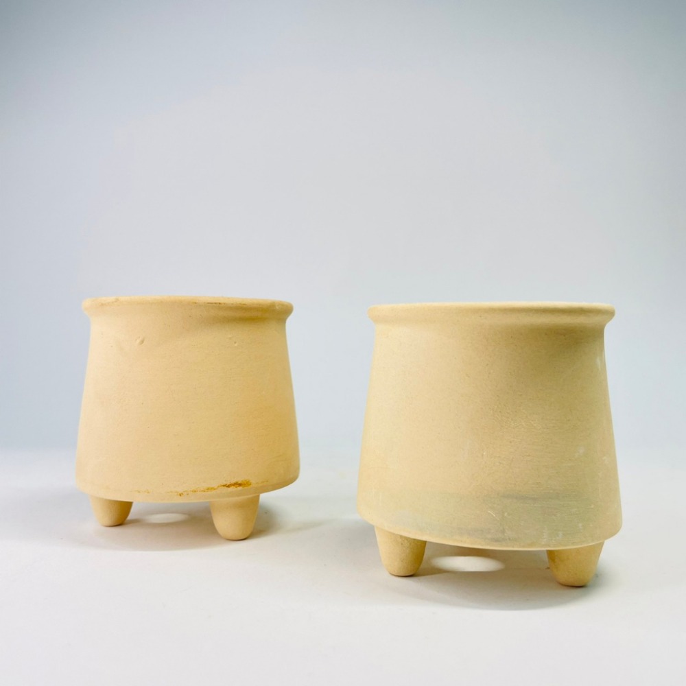 花盆王 知雨若泥 多肉植物盆栽造景•辦公室小物•素胚陶盆•手繪彩繪DIY創作盆•台灣現貨•自然素燒透氣三腳小精靈-細節圖4