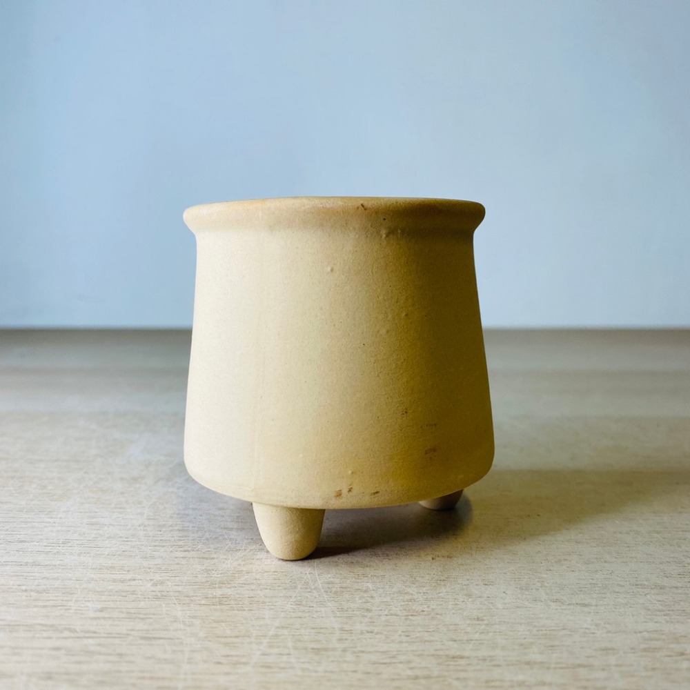 花盆王 知雨若泥 多肉植物盆栽造景•辦公室小物•素胚陶盆•手繪彩繪DIY創作盆•台灣現貨•自然素燒透氣三腳小精靈-細節圖5