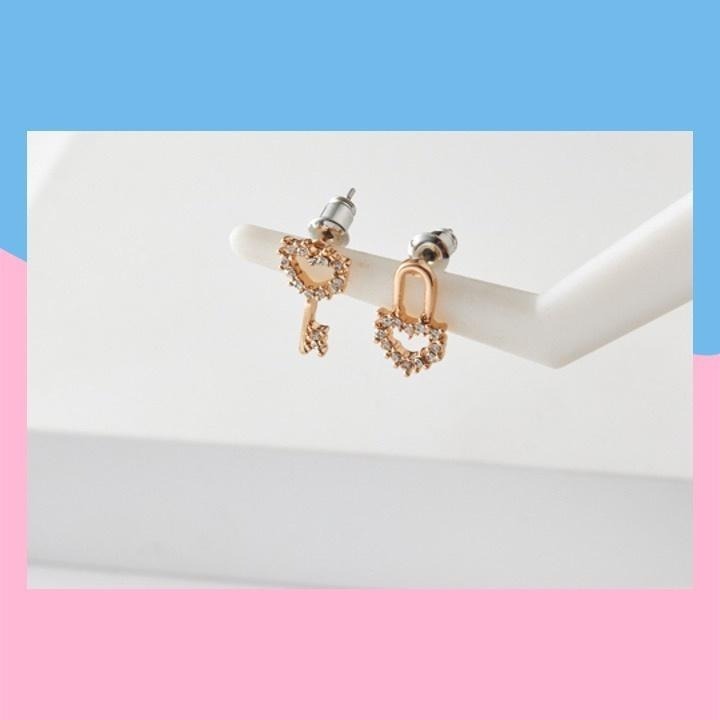 現貨📿 心之鑰匙耳環 愛心 耳環 鑰匙 防敏鋼針 耳釘 耳針 愛心耳環 特殊耳環 CK2204045 【貓貨生活】-細節圖9