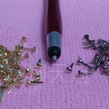 【世界最小】3mm 超級迷你雙腳釘｜台灣製 蘑菇型兩腳釘 皮革/紙藝/模型關節專用 BRAD 兩腳釘 手工藝 DIY-細節圖3