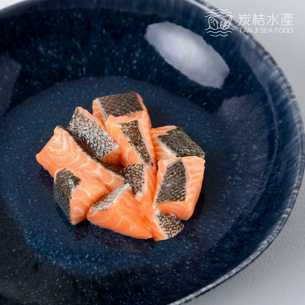 炭桔水產 挪威帶皮菲力鮭魚丁 200g-細節圖2