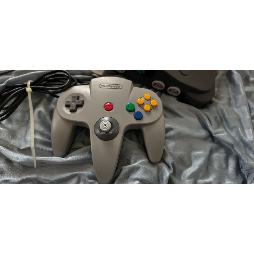 【經典收藏】任天堂 N64 主機（標準黑）+ 原廠手把 + 台灣公司貨《超級瑪利歐64》功能正常-細節圖2