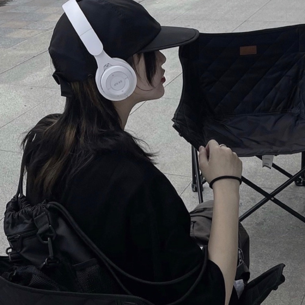 𝑵𝑰𝑵𝑰 ♡ 🇰🇷韓系耳罩式藍牙耳機 #415527 穿搭必備 折疊頭戴式耳機 全罩式藍芽耳機Y2K-細節圖2