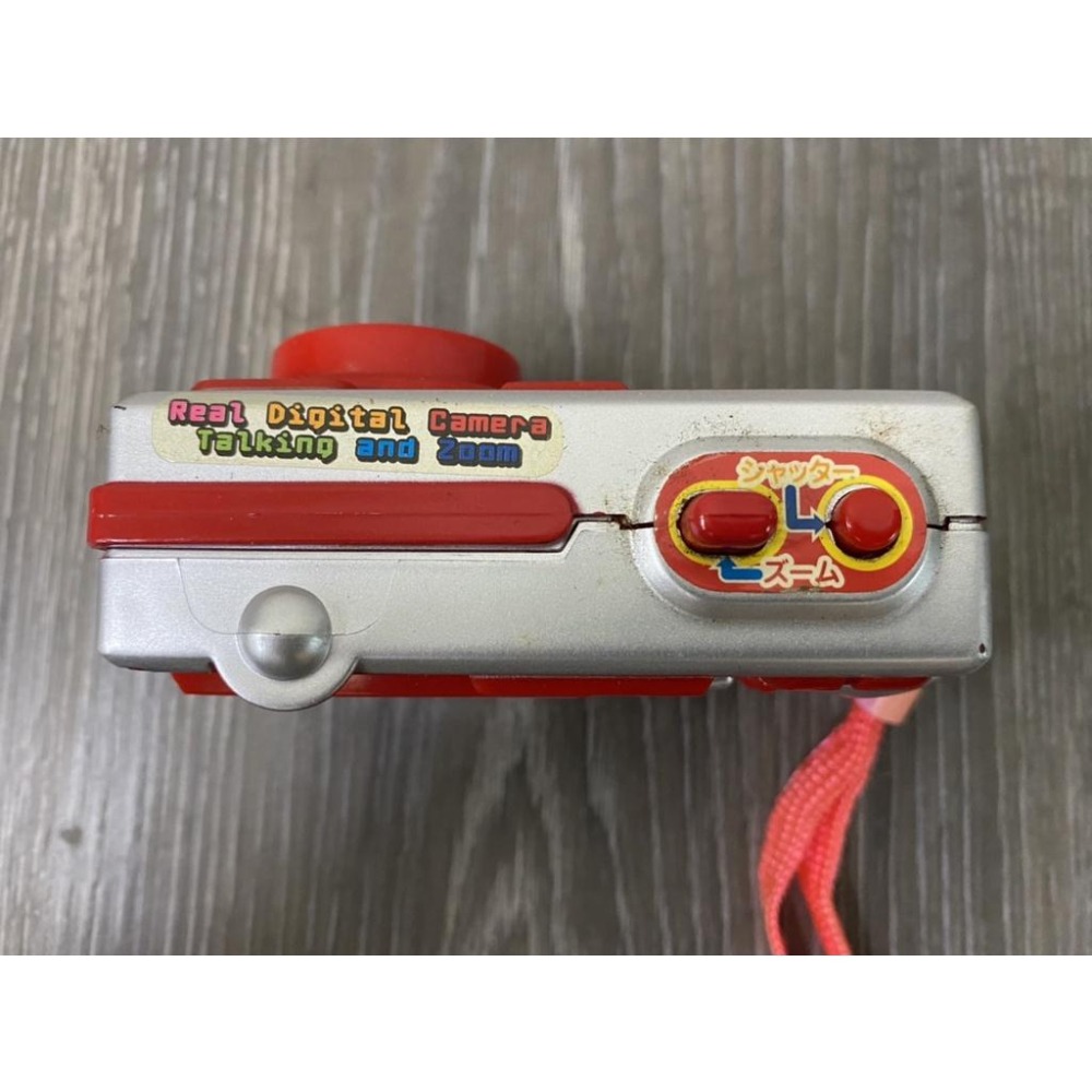 【玩具兄妹】現貨! 電動數位相機(日文音效/附電池) 按鍵有快門聲 模擬閃光燈 可切換螢幕 相機玩具 懷舊玩具 日版-細節圖2