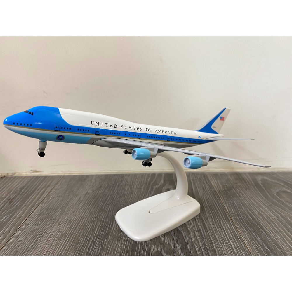 【玩具兄妹】現貨! 美國空軍一號 波音747(盒裝) 20公分 金屬飛機模型 含起落架機輪 展示架-細節圖2