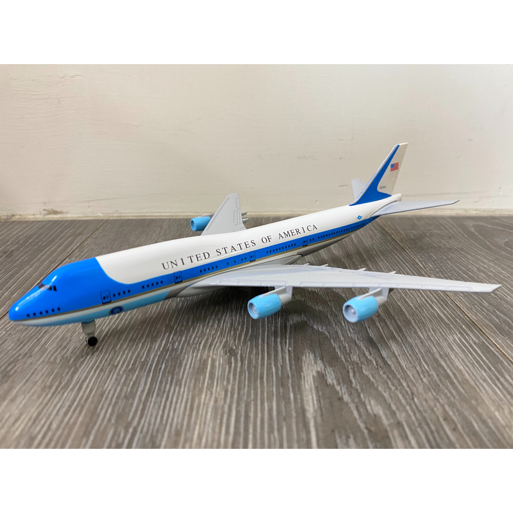 【玩具兄妹】現貨! 美國空軍一號 波音747(盒裝) 20公分 金屬飛機模型 含起落架機輪 展示架-細節圖3