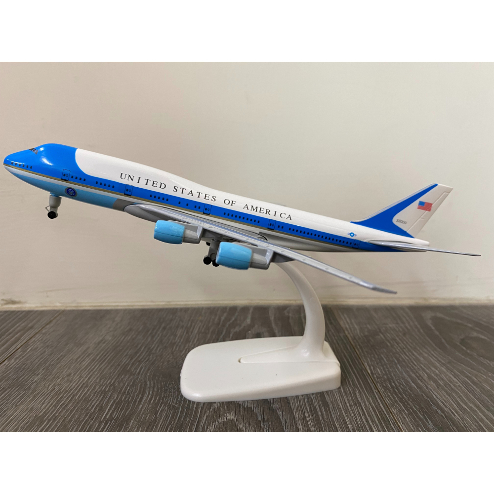 【玩具兄妹】現貨! 美國空軍一號 波音747(盒裝) 20公分 金屬飛機模型 含起落架機輪 展示架-細節圖4