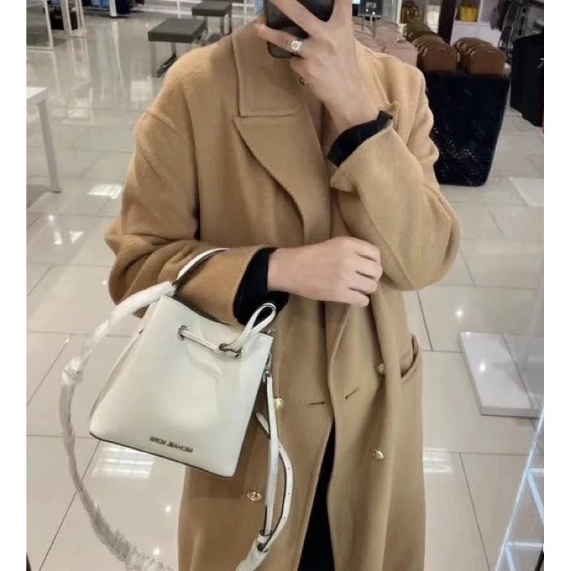 Michael kors 水桶包 黑和白-細節圖2