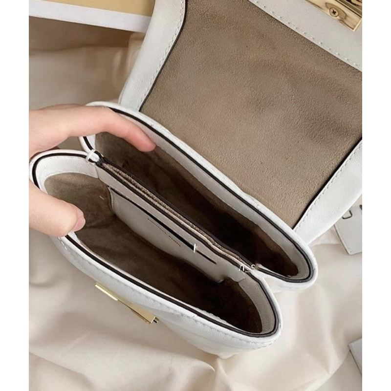 Michael Kors 專櫃壓紋cece包-mini款 裸粉-細節圖4