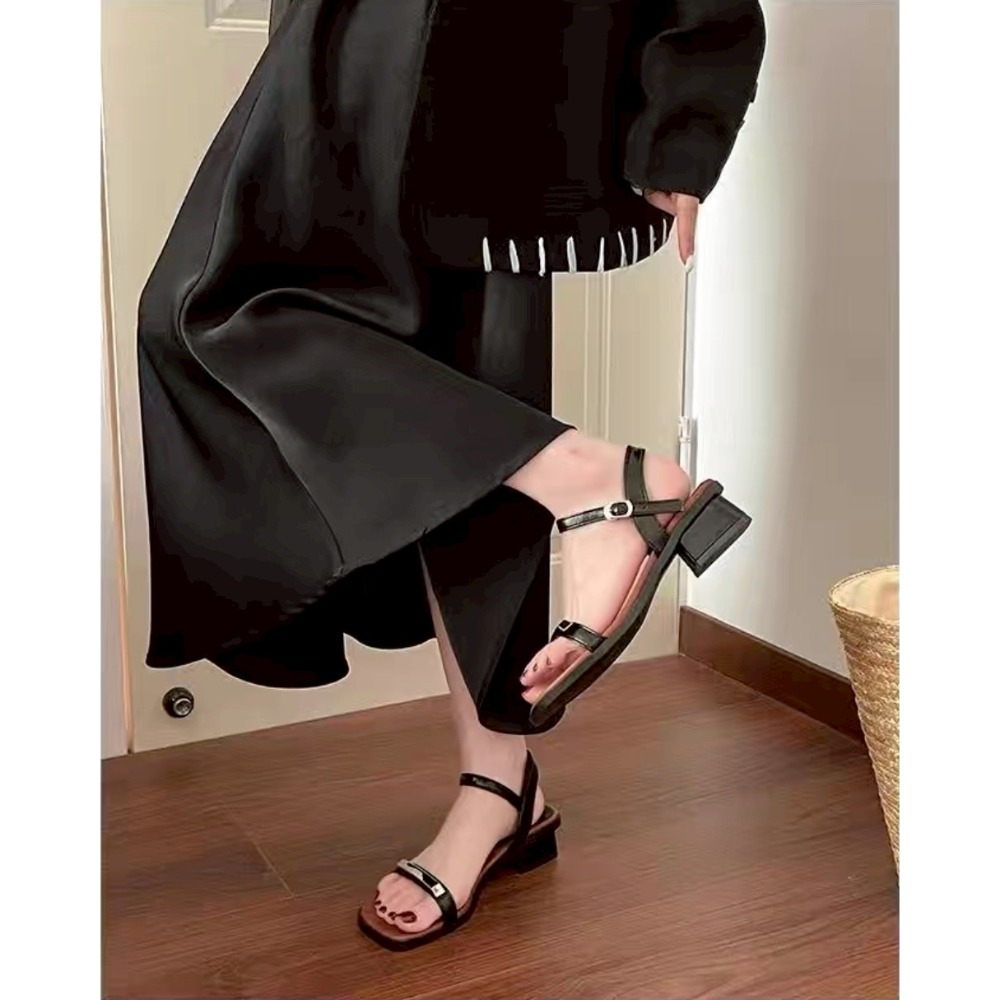 極簡細帶涼鞋 方頭百搭女鞋 時尚小跟鞋 平底涼拖鞋 夏季新款設計感 銀色黑色氣質風 穿搭推薦-細節圖6