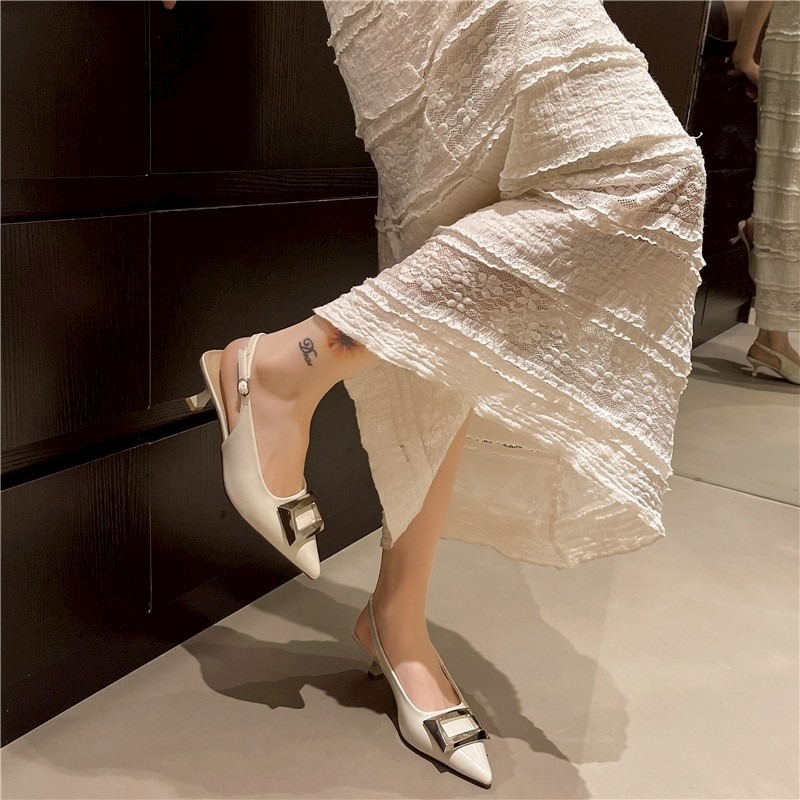 尖頭涼鞋 金屬扣涼鞋 小貓跟 女生低跟鞋 百搭跟鞋 正式感女鞋 光澤涼鞋 韓系鞋款 通勤鞋 女士高跟鞋 優雅鞋款A010-細節圖5