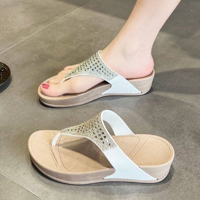亮鑽夾腳涼鞋 舒適楦型 久走不累腳 鑽面閃耀設計 時尚百搭出遊度假必備 透氣輕盈鞋底 穿脫方便 QQ1701-細節圖6