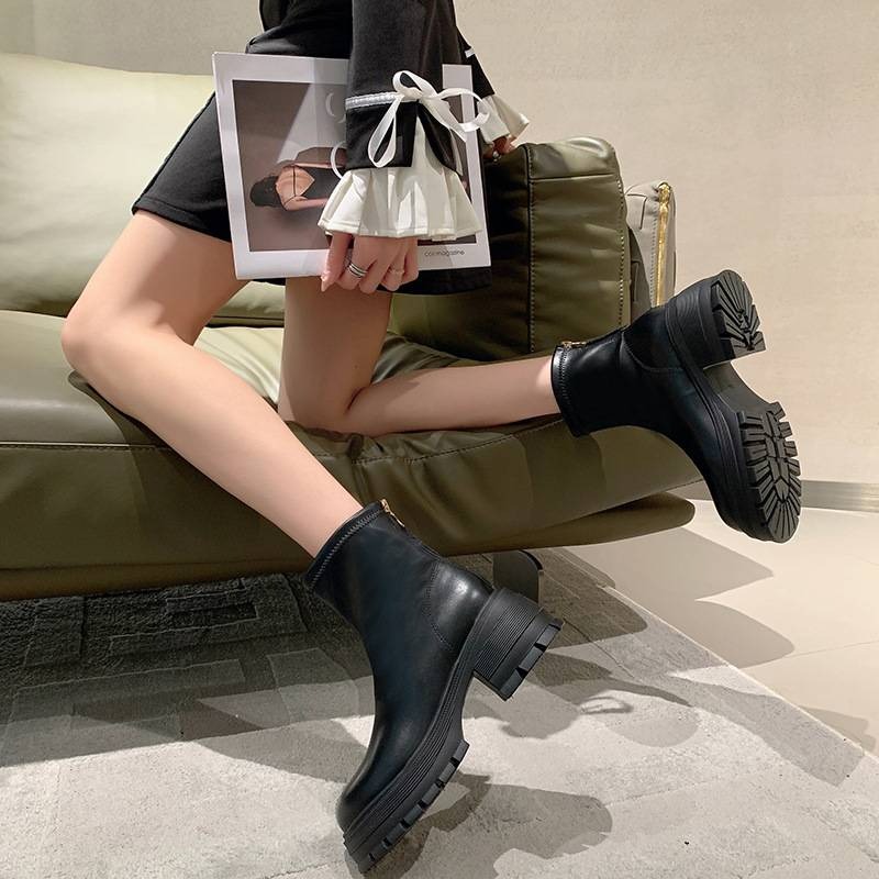 厚底短靴 增高顯瘦設計 百搭顯腿長 穿搭必備款 弧形粗跟穩定好走 柔軟內裡舒適不磨腳 秋冬穿搭時尚短靴 G3063-細節圖3