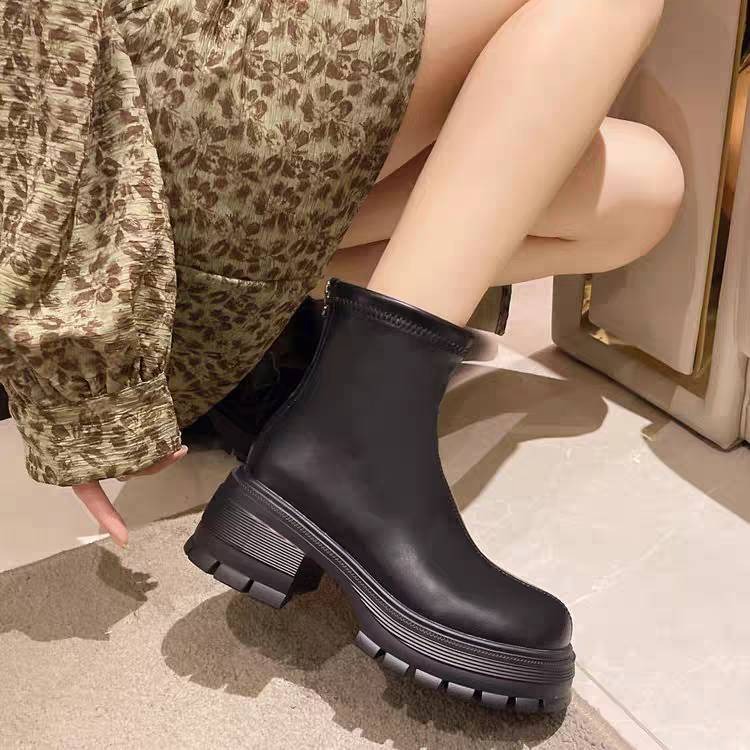 厚底短靴 增高顯瘦設計 百搭顯腿長 穿搭必備款 弧形粗跟穩定好走 柔軟內裡舒適不磨腳 秋冬穿搭時尚短靴 G3063-細節圖6