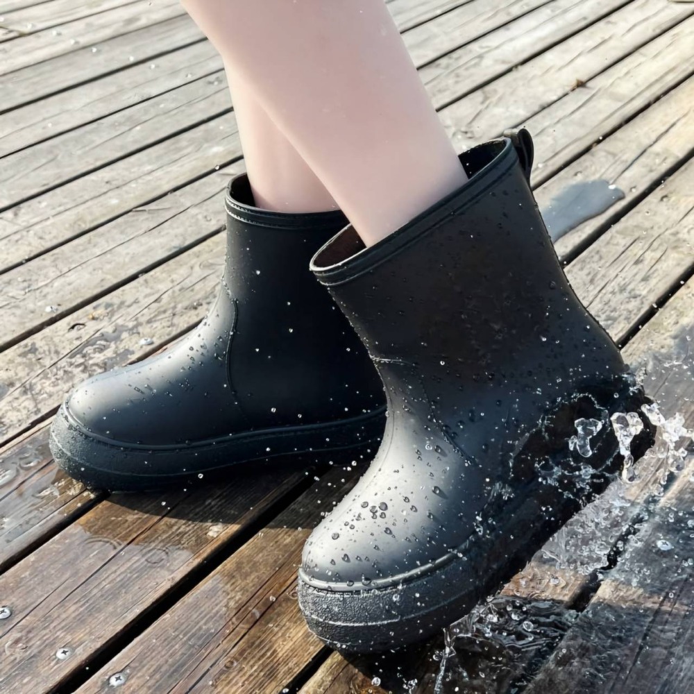 防水雨靴 厚底設計 增高顯瘦 防滑耐磨鞋底 雨天出門必備 簡約百搭風格 穿脫方便 舒適不磨腳 QQ1658-細節圖4