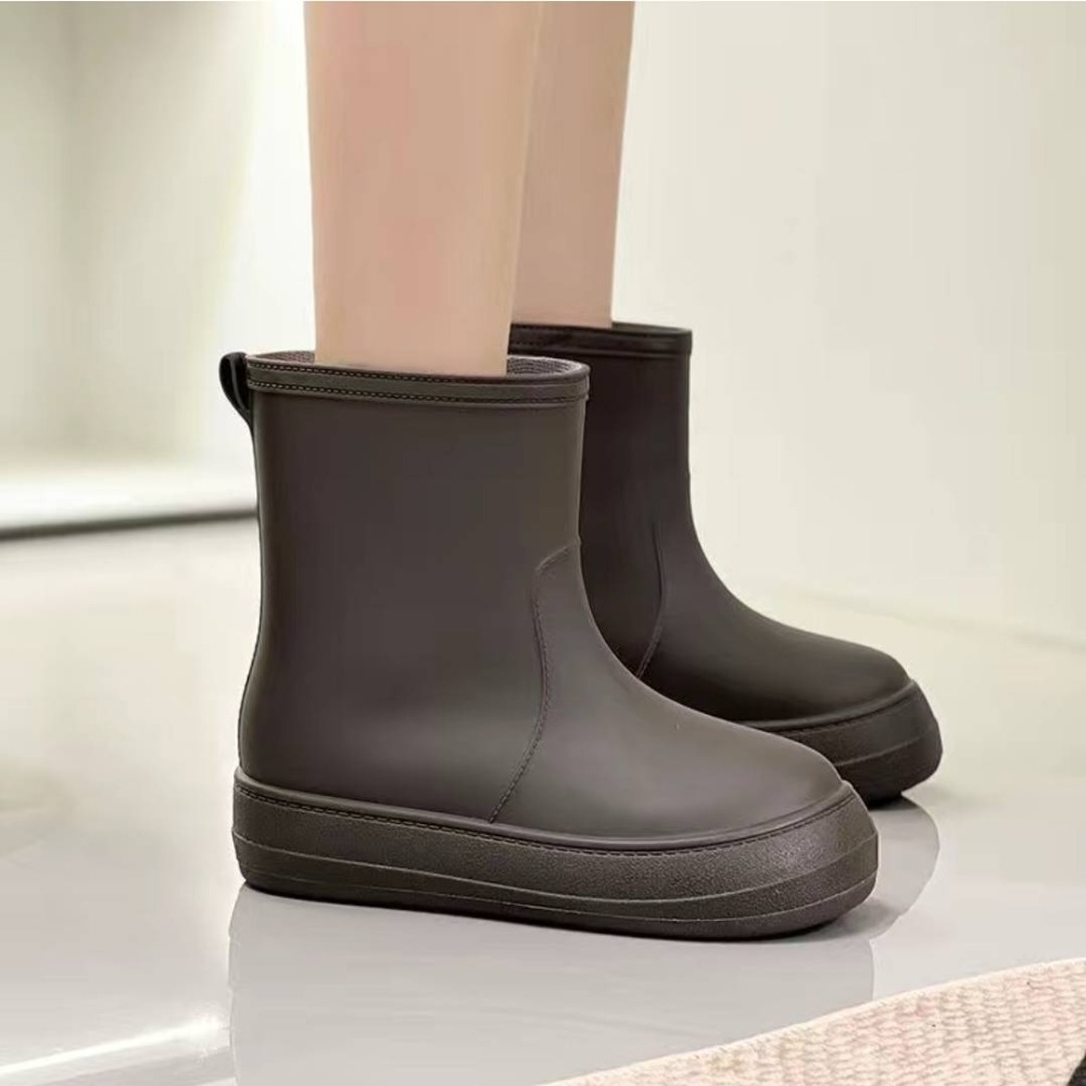 防水雨靴 厚底設計 增高顯瘦 防滑耐磨鞋底 雨天出門必備 簡約百搭風格 穿脫方便 舒適不磨腳 QQ1658-細節圖7
