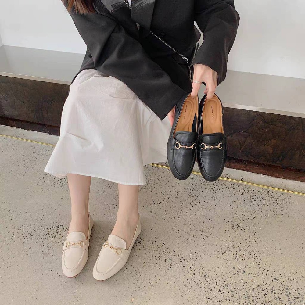 大尺43 碼樂福鞋 金屬飾扣百搭質感 商務休閒兩用 柔軟鞋墊舒適好走 穩固防滑鞋底 修飾腳型 日常通勤必備 G1206-細節圖2