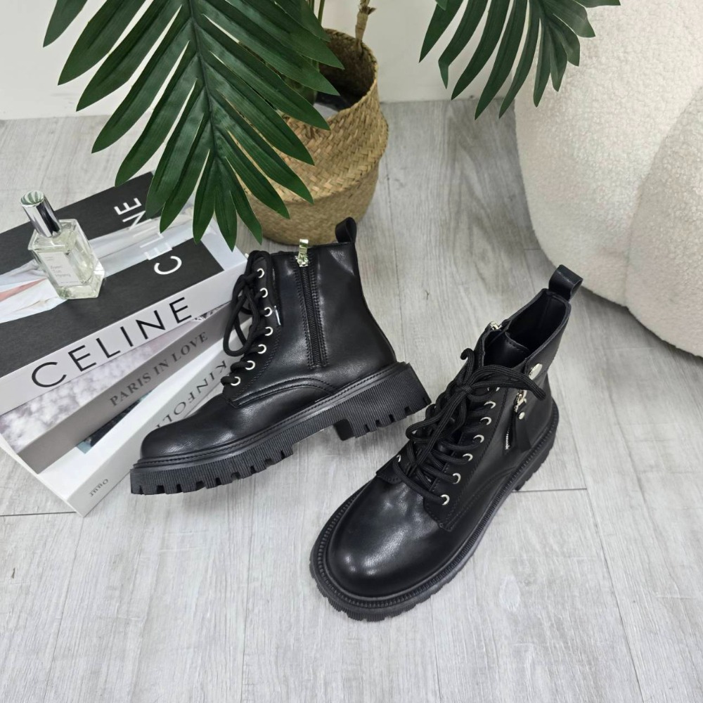 大尺碼42 短筒馬丁靴 厚底女靴 綁帶軍靴 粗底增高靴 側拉鍊靴 韓系酷帥短靴 工裝風女靴 防滑耐走靴 歐美穿搭1825-細節圖7