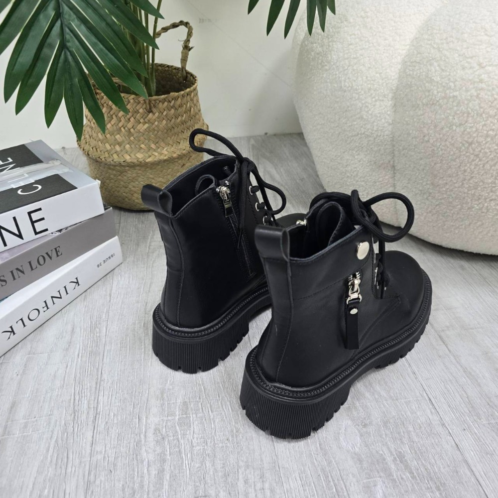大尺碼42 短筒馬丁靴 厚底女靴 綁帶軍靴 粗底增高靴 側拉鍊靴 韓系酷帥短靴 工裝風女靴 防滑耐走靴 歐美穿搭1825-細節圖8