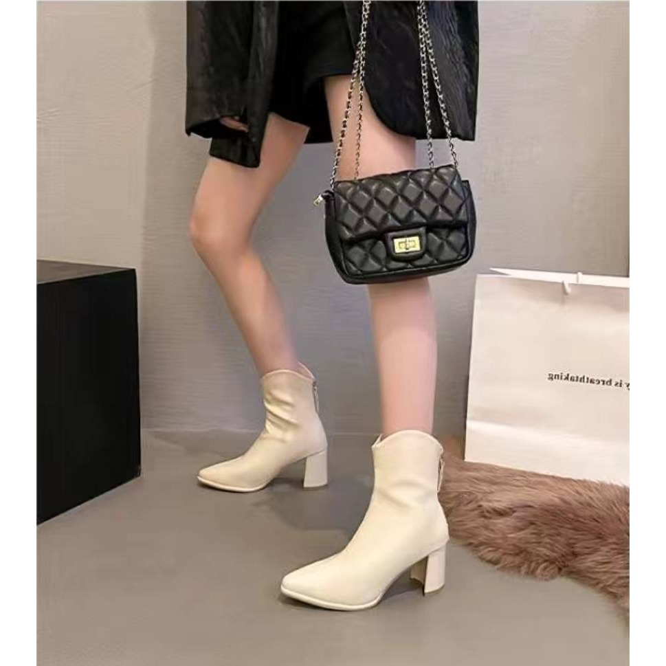 尖頭中筒靴 粗跟高跟靴 顯瘦修長腿型時髦氣質短靴 穿脫方便後拉鍊設計 微尖楦優雅百搭 不挑腿型不咬腳 約會通勤D1199-細節圖3