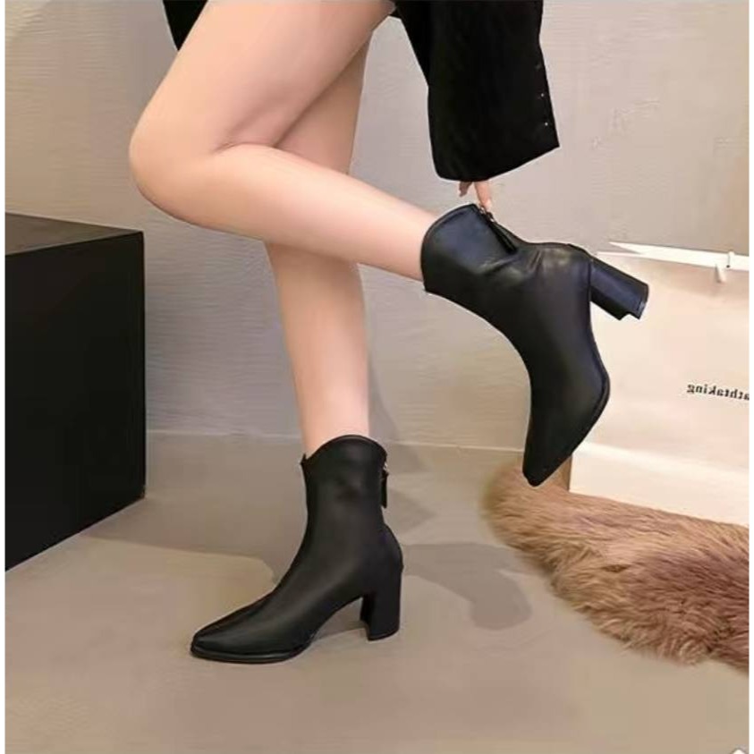 尖頭中筒靴 粗跟高跟靴 顯瘦修長腿型時髦氣質短靴 穿脫方便後拉鍊設計 微尖楦優雅百搭 不挑腿型不咬腳 約會通勤D1199-細節圖5