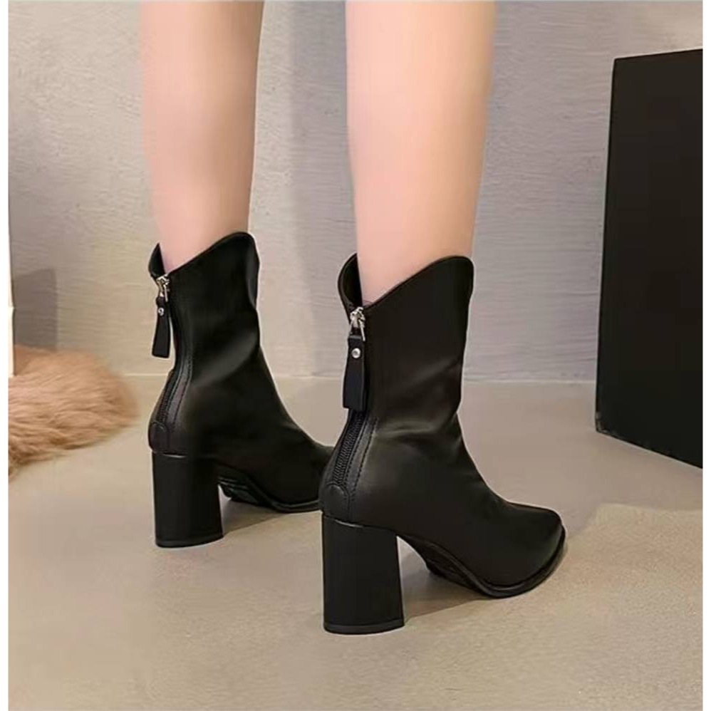 尖頭中筒靴 粗跟高跟靴 顯瘦修長腿型時髦氣質短靴 穿脫方便後拉鍊設計 微尖楦優雅百搭 不挑腿型不咬腳 約會通勤D1199-細節圖6