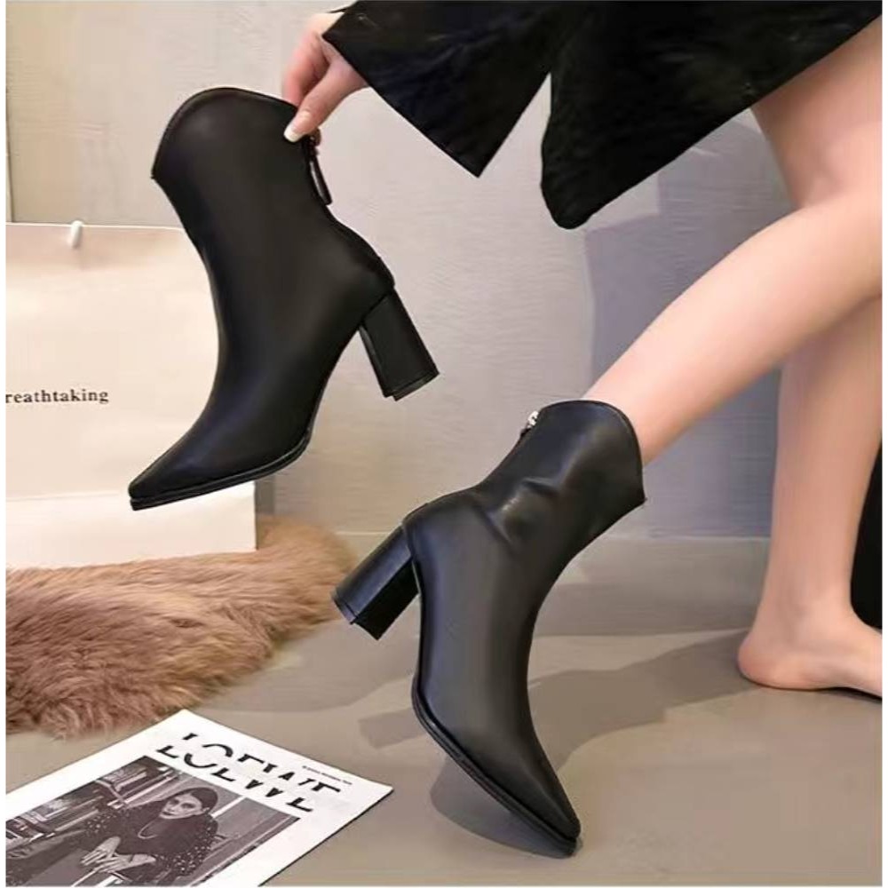尖頭中筒靴 粗跟高跟靴 顯瘦修長腿型時髦氣質短靴 穿脫方便後拉鍊設計 微尖楦優雅百搭 不挑腿型不咬腳 約會通勤D1199-細節圖7