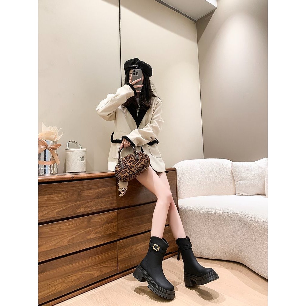 大尺碼43❤️顯瘦厚底靴『台灣現貨台灣出貨』皮帶釦 馬丁靴 復古風 英倫風 騎士靴 瘦瘦靴 短靴 厚底增高 77820-細節圖6