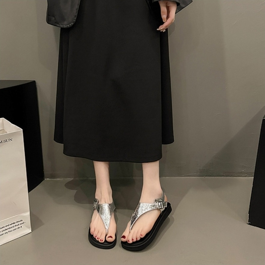 ​涼鞋 女 夾腳涼鞋 夾腳拖鞋 人字拖 2026 韓國 羅馬涼鞋 平底 軟底 銀色 黑色 顯瘦 夾趾 學生 G5244-細節圖7