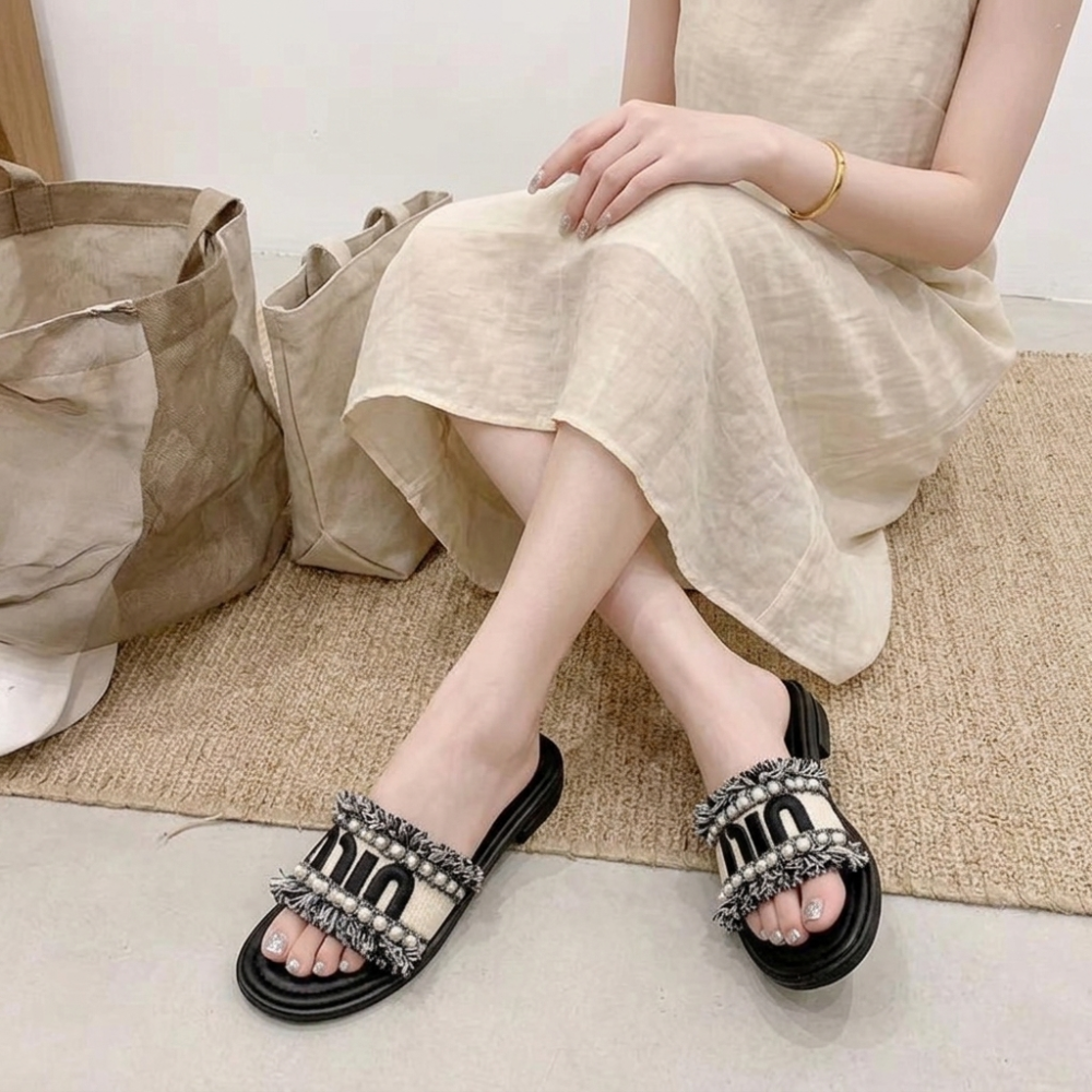 2026小香風涼拖鞋 女 法式編織一字拖 珍珠 刺繡 平底涼鞋 懶人外穿 仙女風 氣質百搭 沙灘拖鞋 網美同款H6326-細節圖8