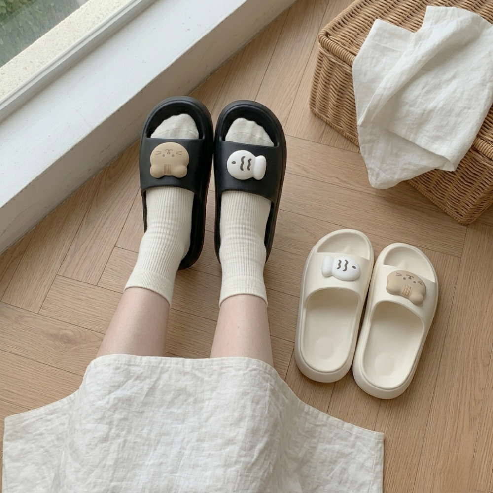 現貨 小貓咪菱形格厚底拖鞋 輕量 防水防滑 女生拖鞋 男生拖鞋 室內拖鞋 室外拖鞋 居家拖鞋 按摩拖鞋 QQA2-細節圖4