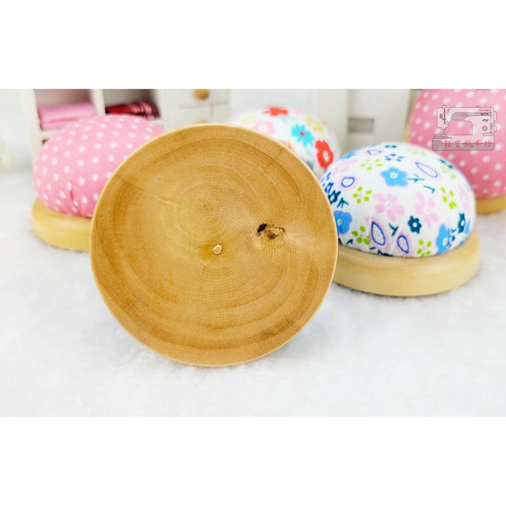 木質底座 針插 針包 針線包 裁縫工具 針插 十字繡工具 十字繡 針插 針墊 7cm 隨機出貨-細節圖2