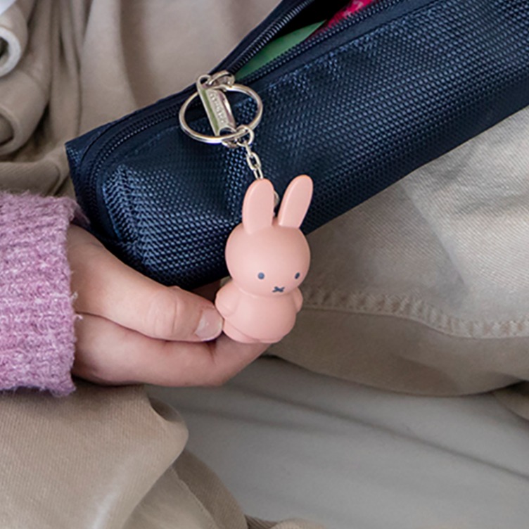 Miffy 米菲兔莫蘭迪色系款公仔鑰匙圈吊飾 淺粉色-細節圖2