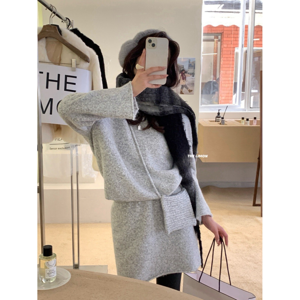 【유나】平價區TW00011223-暖萌濾鏡澳絨短裙套裝附小包(含9%羊毛)-細節圖2