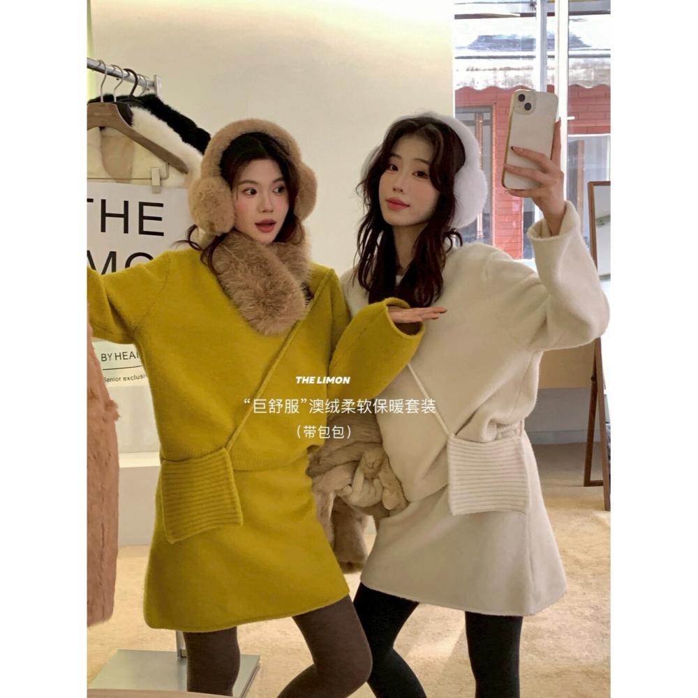 【유나】平價區TW00011223-暖萌濾鏡澳絨短裙套裝附小包(含9%羊毛)-細節圖3
