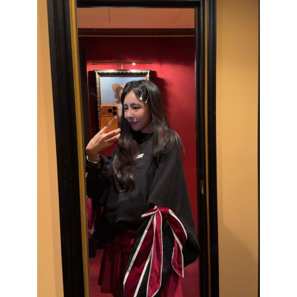 【유나】正韓連線KQ01300106-🇰🇷太妍家設計款蝴蝶綁帶大學T-細節圖7