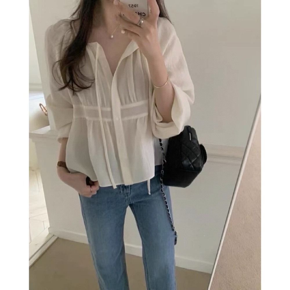 【YUNA유나】平價區TW000148-獨家～仙氣細摺壓紋縮腰綁帶襯衫-細節圖2