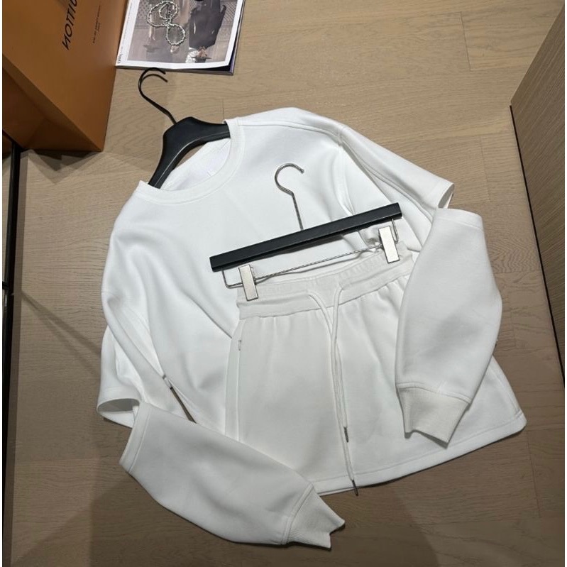𝐋•𝐂 𝐒𝐓𝐔𝐃𝐈𝐎𝐓𝐖｜韓國🇰🇷設計感鏤空長T+鬆緊腰短裙套裝 褲裙 高級感-細節圖10