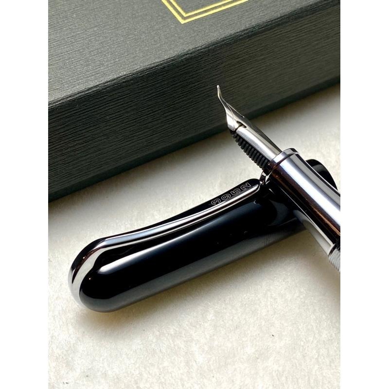3952老山羊-BON1 曜石黑 亮面鋼琴烤漆 彈鋼書法尖鋼筆-細節圖6