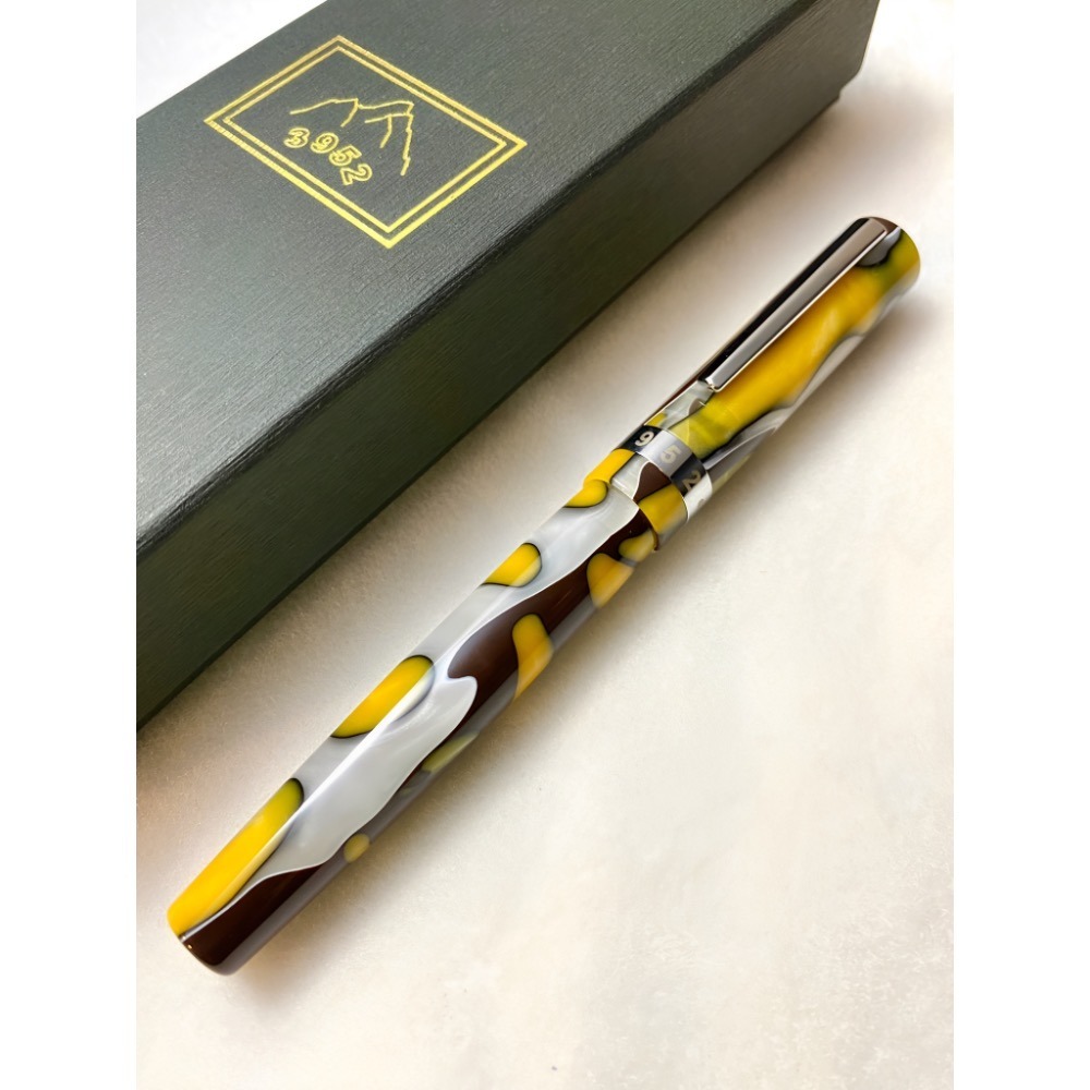 3952老山羊-馬卡道 秋黃 雙色鋼尖鋼筆-細節圖3