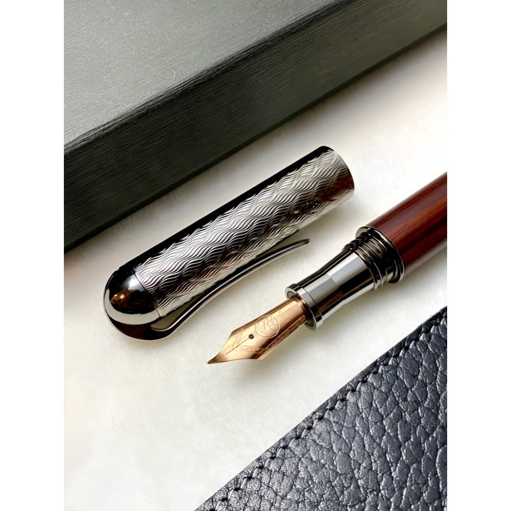 3952老山羊-太魯閣 玫瑰木 玫瑰金書法鋼尖鋼筆-細節圖2