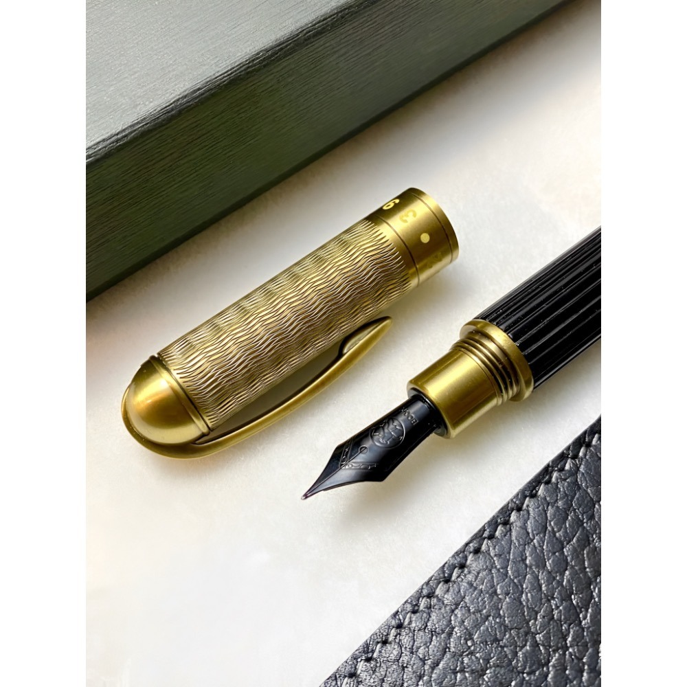 3952老山羊-CHAIRMAN 黑漆胡桃木直條紋 古黃銅 黑漆鋼尖鋼筆-細節圖2